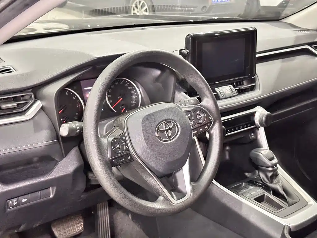 Toyota RAV4 — миниатюра 4