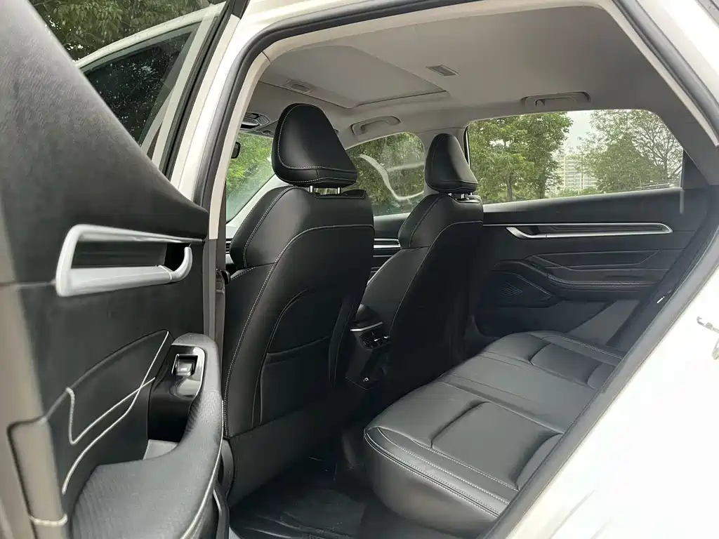 Geely Emgrand 2025 4 1.5L CVT Luxury
