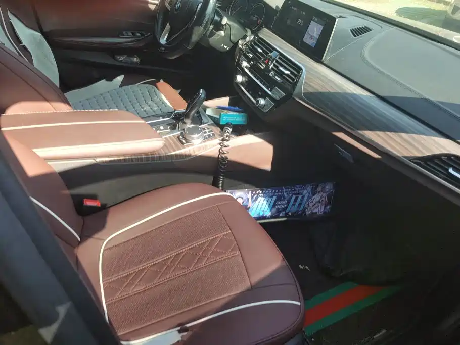 BMW 5 Series — миниатюра 8