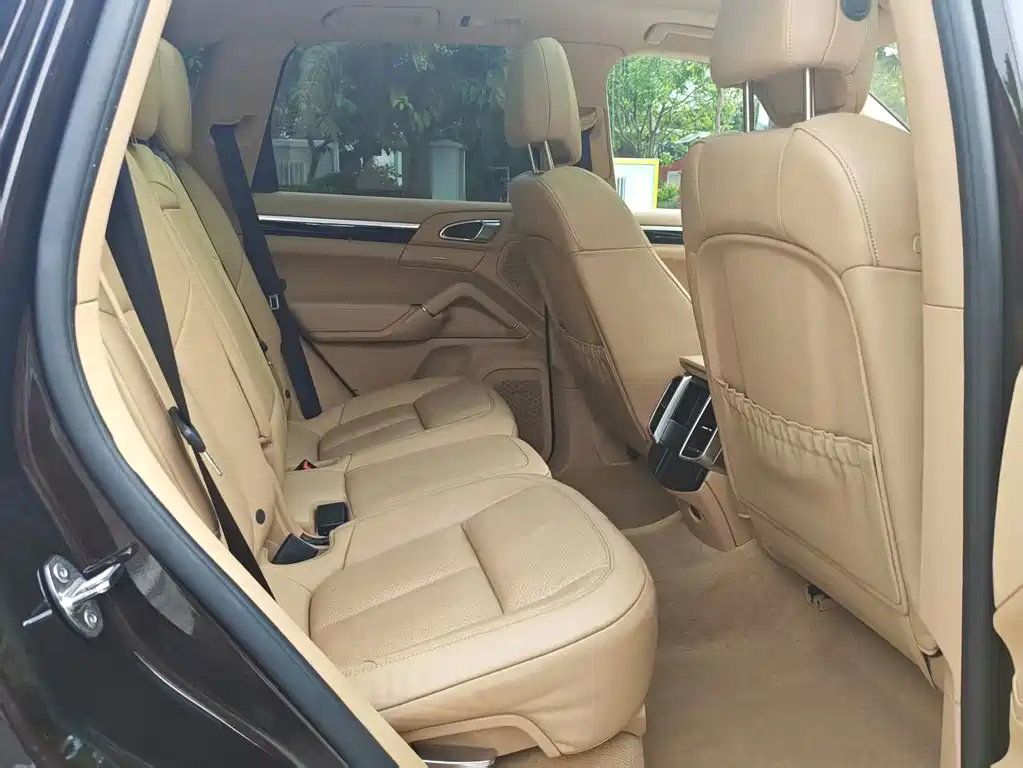 Porsche Cayenne — миниатюра 12