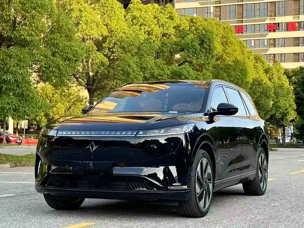 Dongfeng eπ008