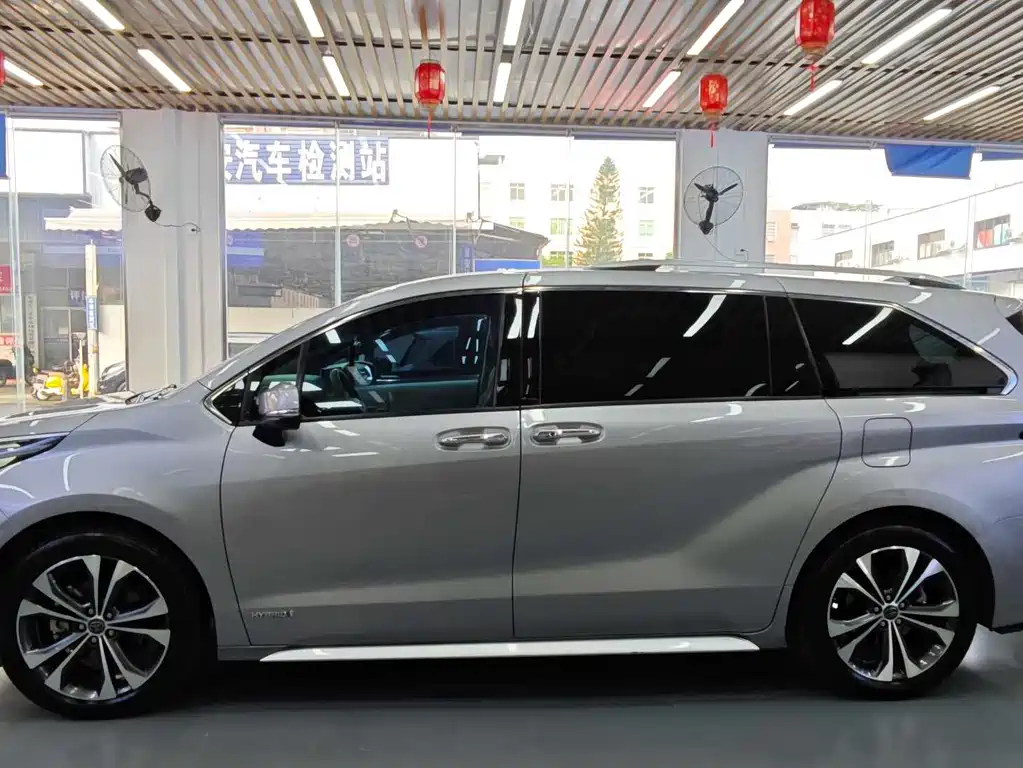 Toyota Granvia — миниатюра 4