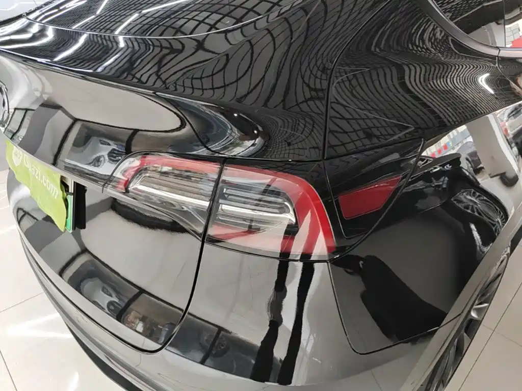 Tesla Model Y — миниатюра 8