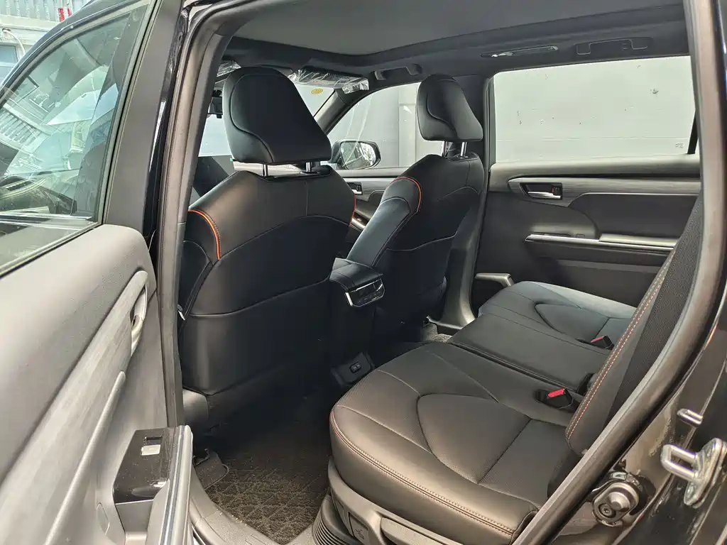 Toyota Crown Kluger 2026 2.5L HEV Luxury