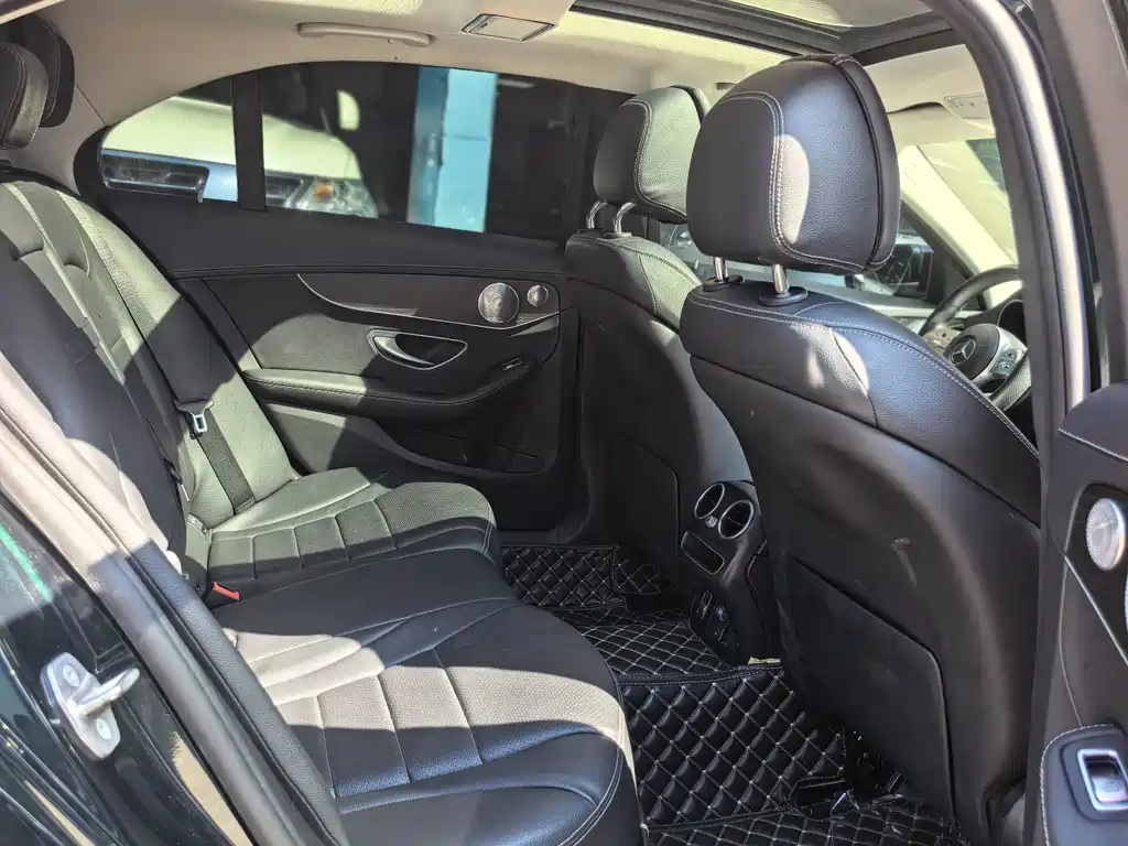 Mercedes-Benz C-Class — миниатюра 5