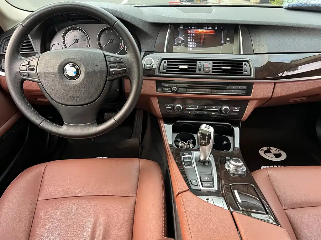 BMW 5 Series — миниатюра 8