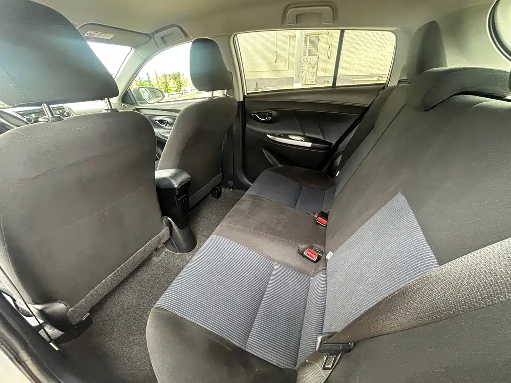 Toyota Yaris L — миниатюра 5