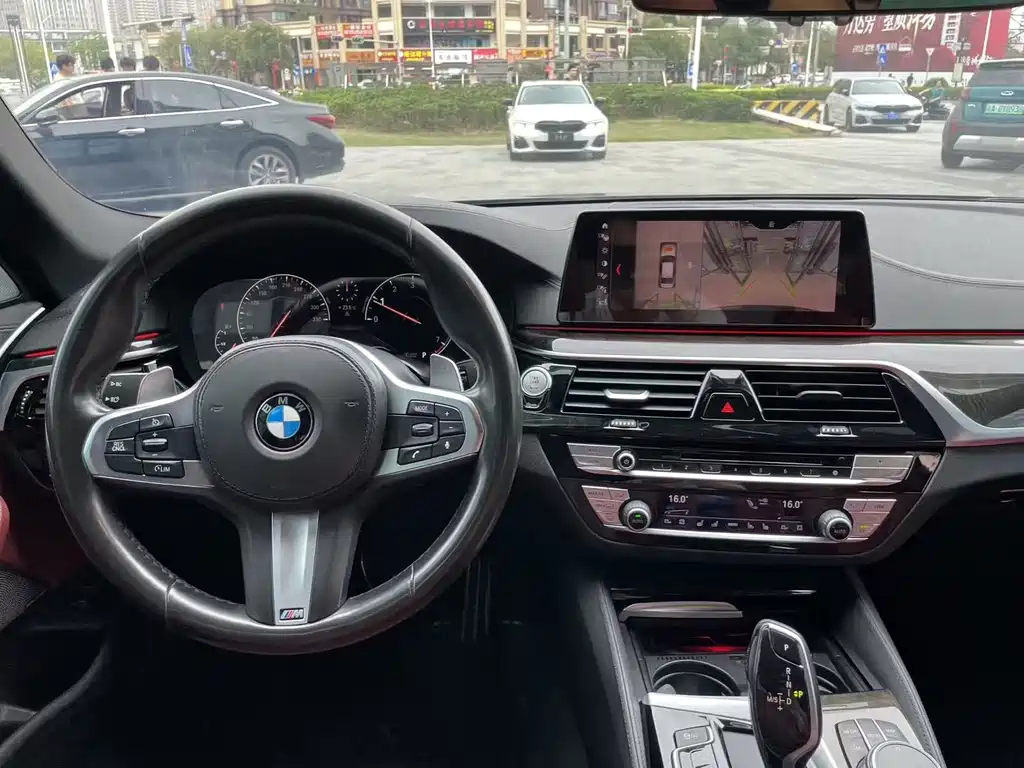 BMW 5 Series — миниатюра 7