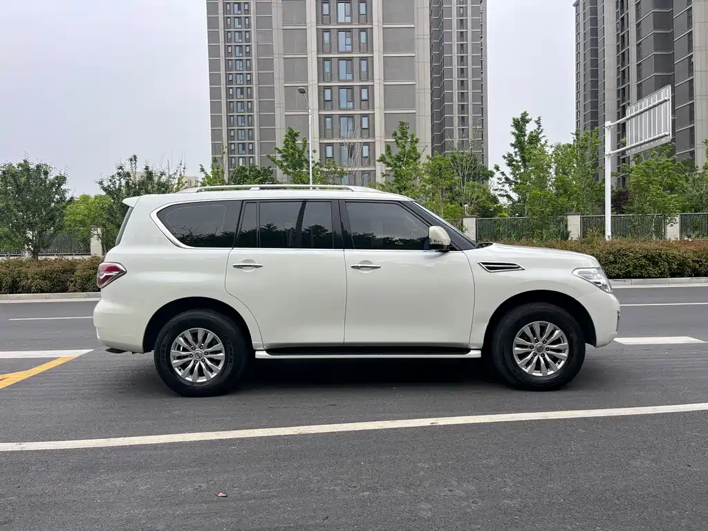 Nissan Patrol — миниатюра 4