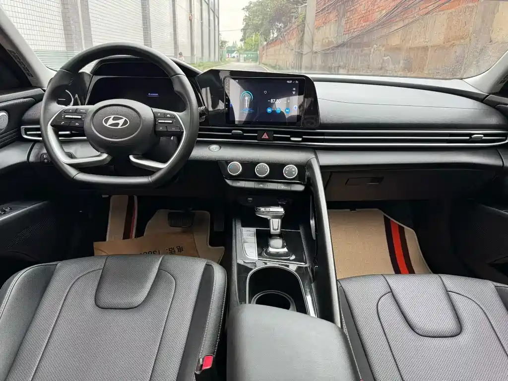 Hyundai Elantra — миниатюра 4