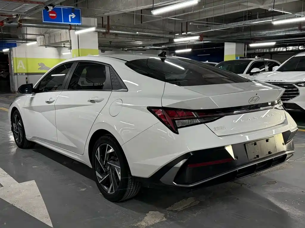 Hyundai Elantra — миниатюра 6