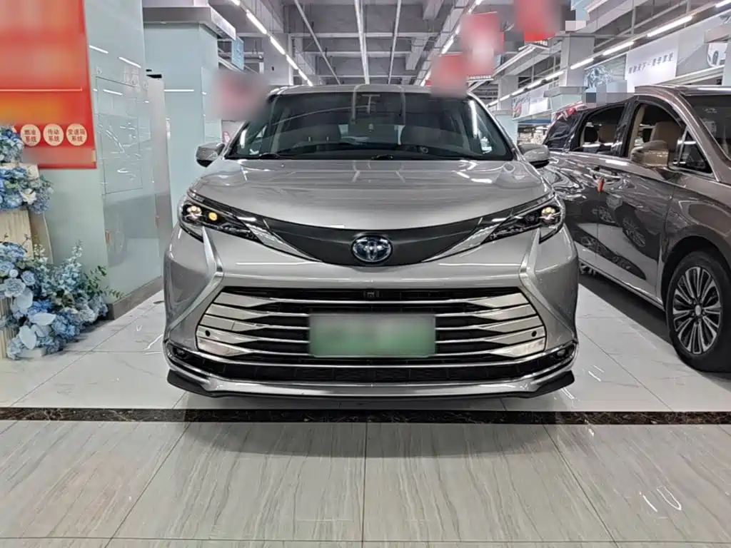 Toyota Sienna — миниатюра 3
