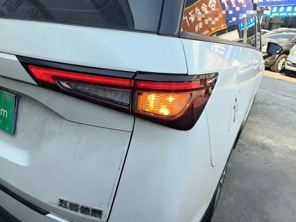Wuling Jiachen — миниатюра 8