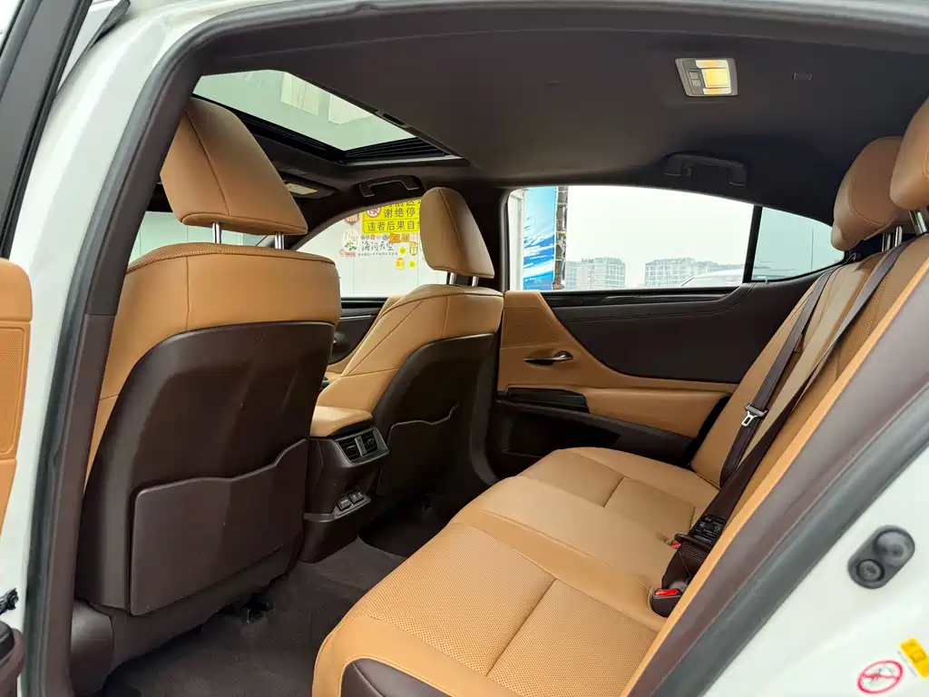 Lexus ES — миниатюра 10