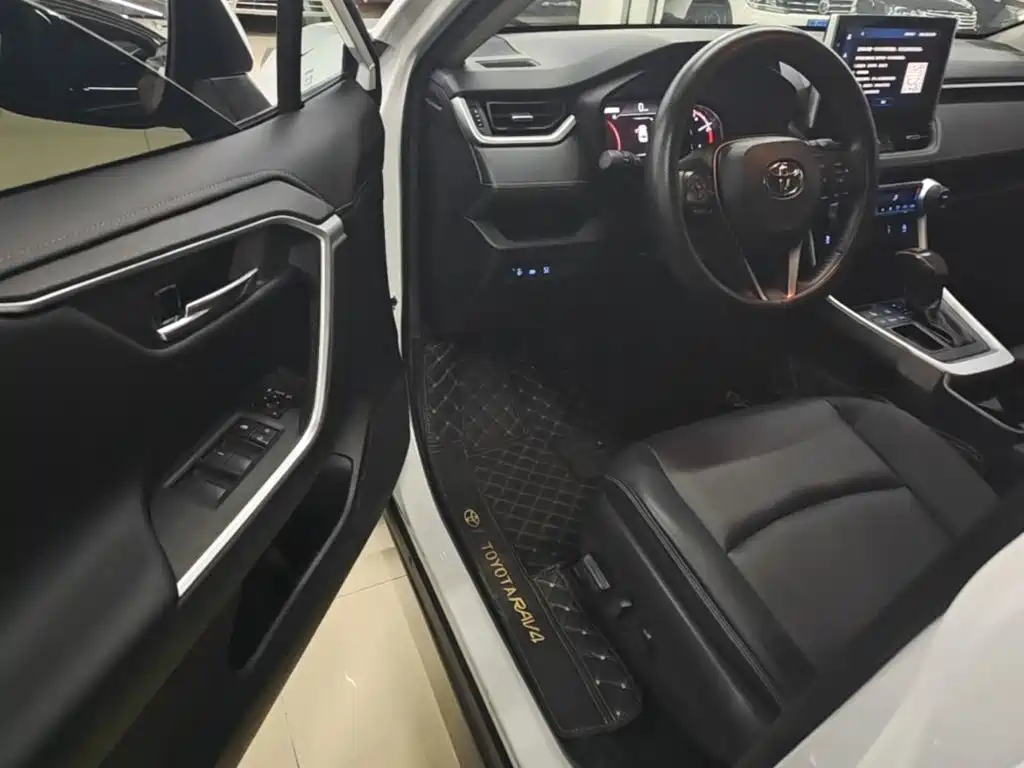 Toyota RAV4 — миниатюра 15