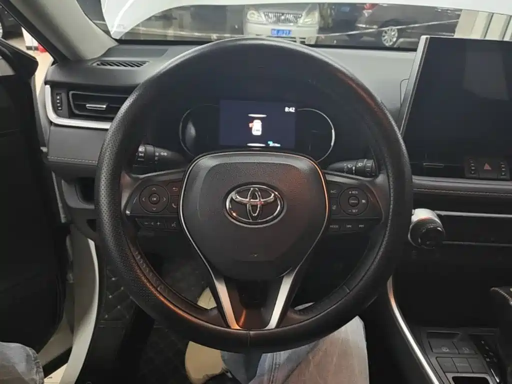 Toyota RAV4 — миниатюра 11
