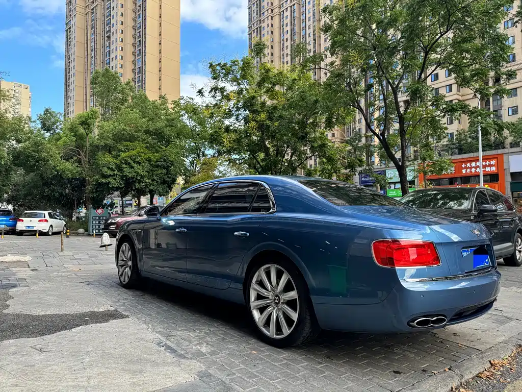 Bentley Flying Spur — миниатюра 2