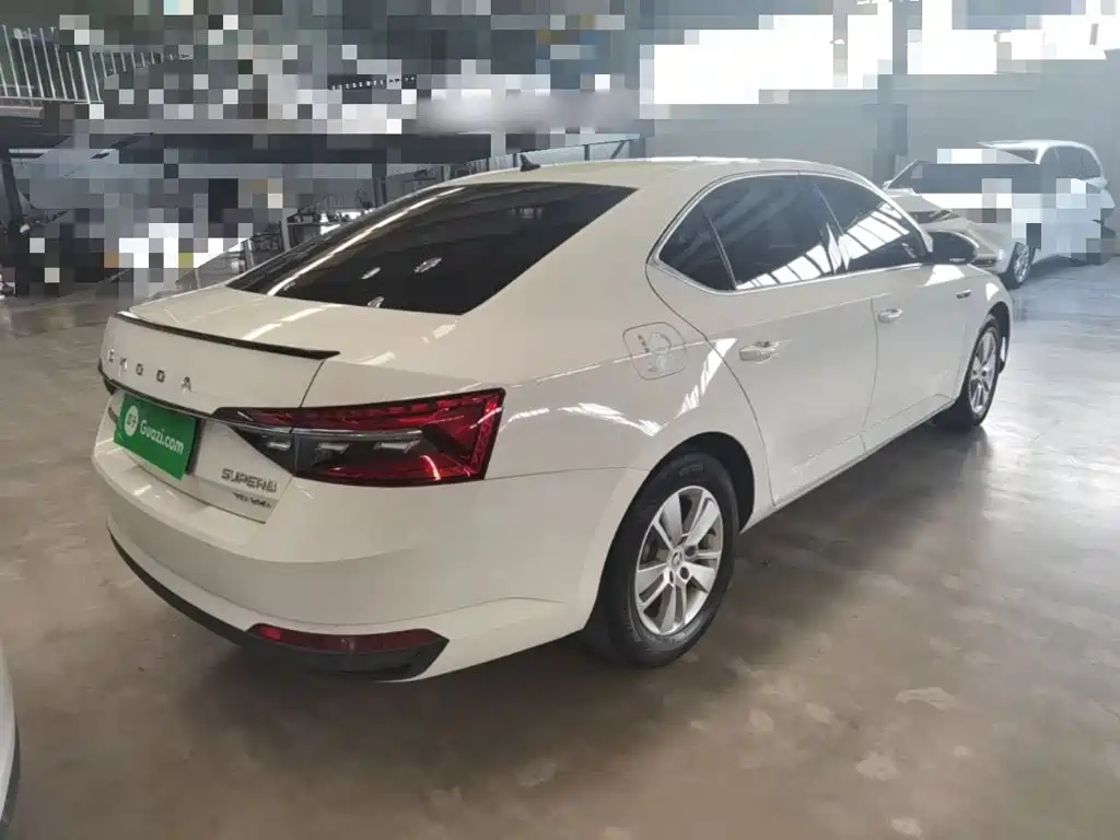 Skoda Superb — миниатюра 7