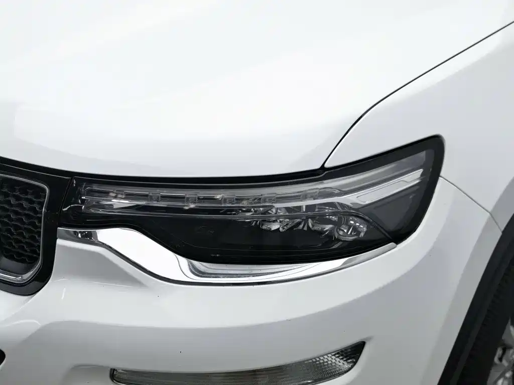 Jeep Commander — миниатюра 7