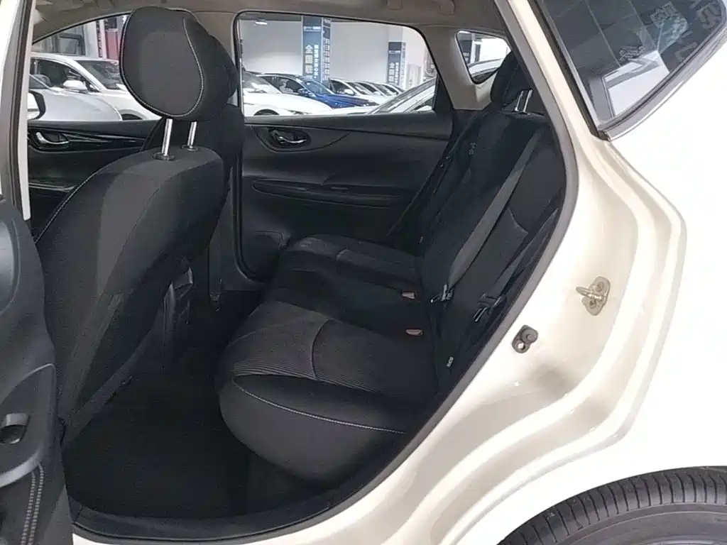 Nissan Tiida — миниатюра 17