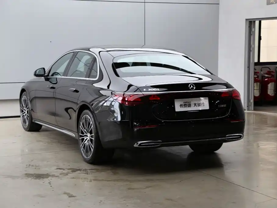 Mercedes-Benz E-Class — миниатюра 33