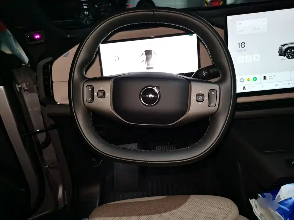 Volvo XC70 PHEV — миниатюра 11