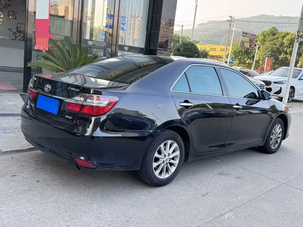 Toyota Camry — миниатюра 4