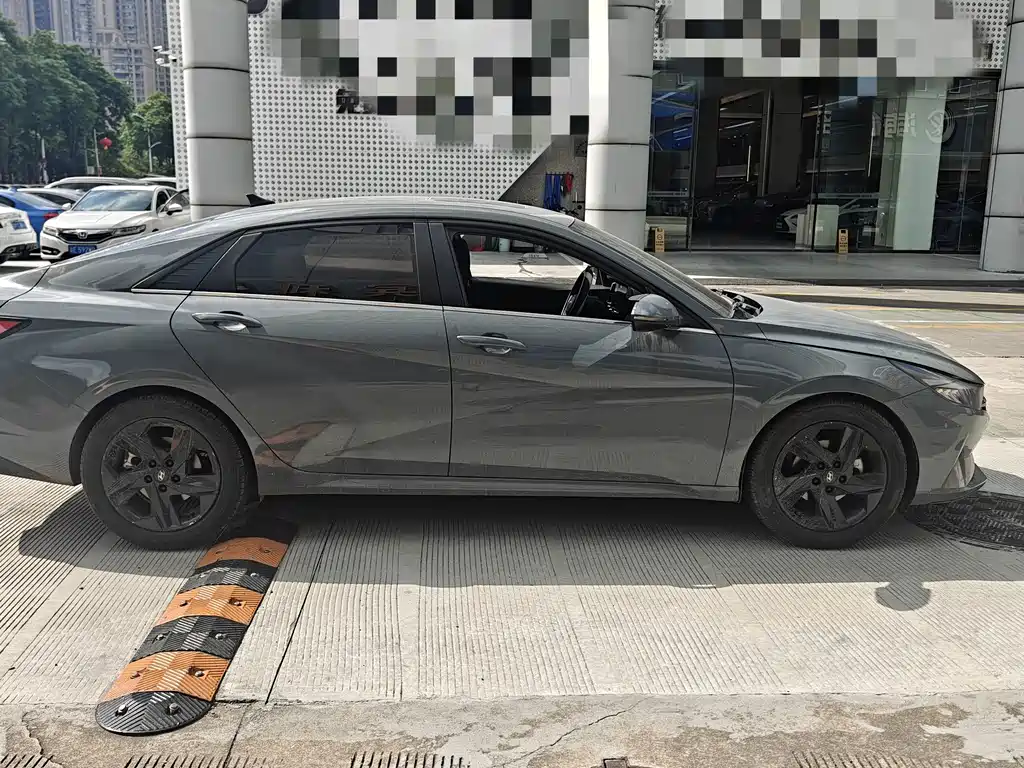 Hyundai Elantra — миниатюра 4