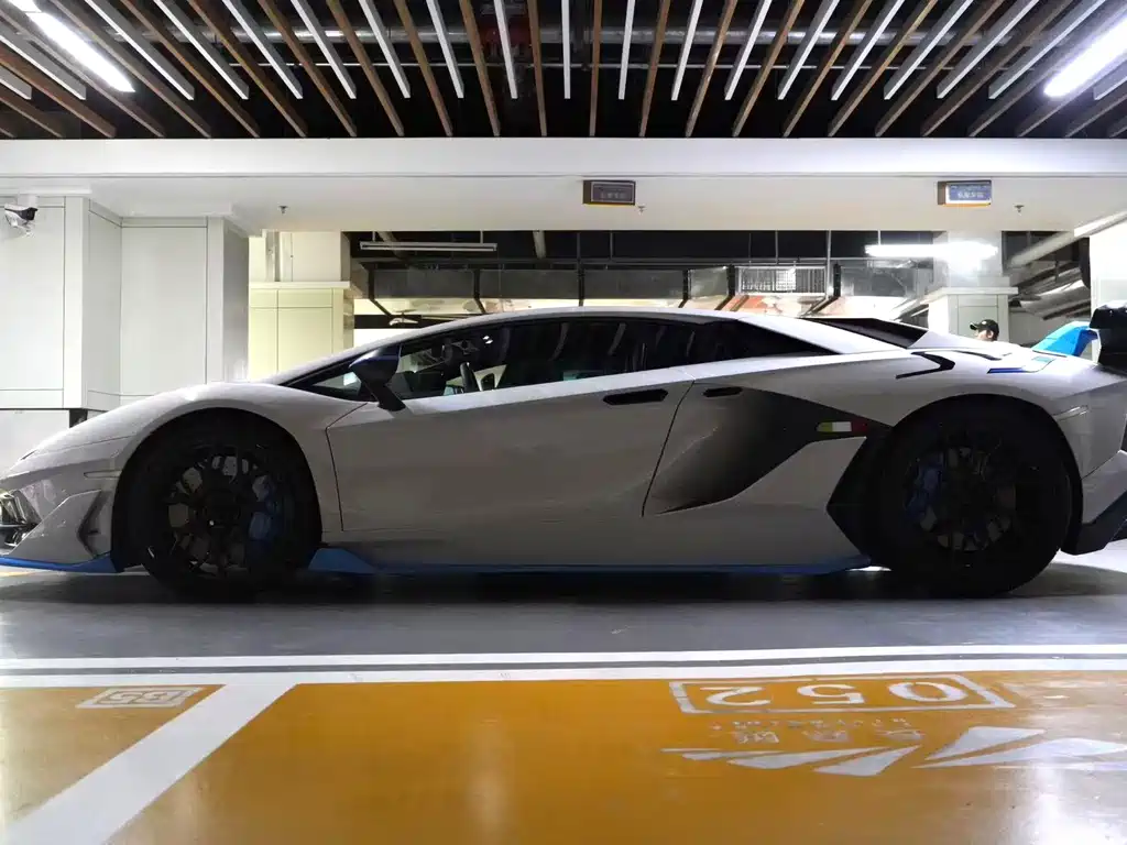 Lamborghini Aventador 2011 LP 700-4