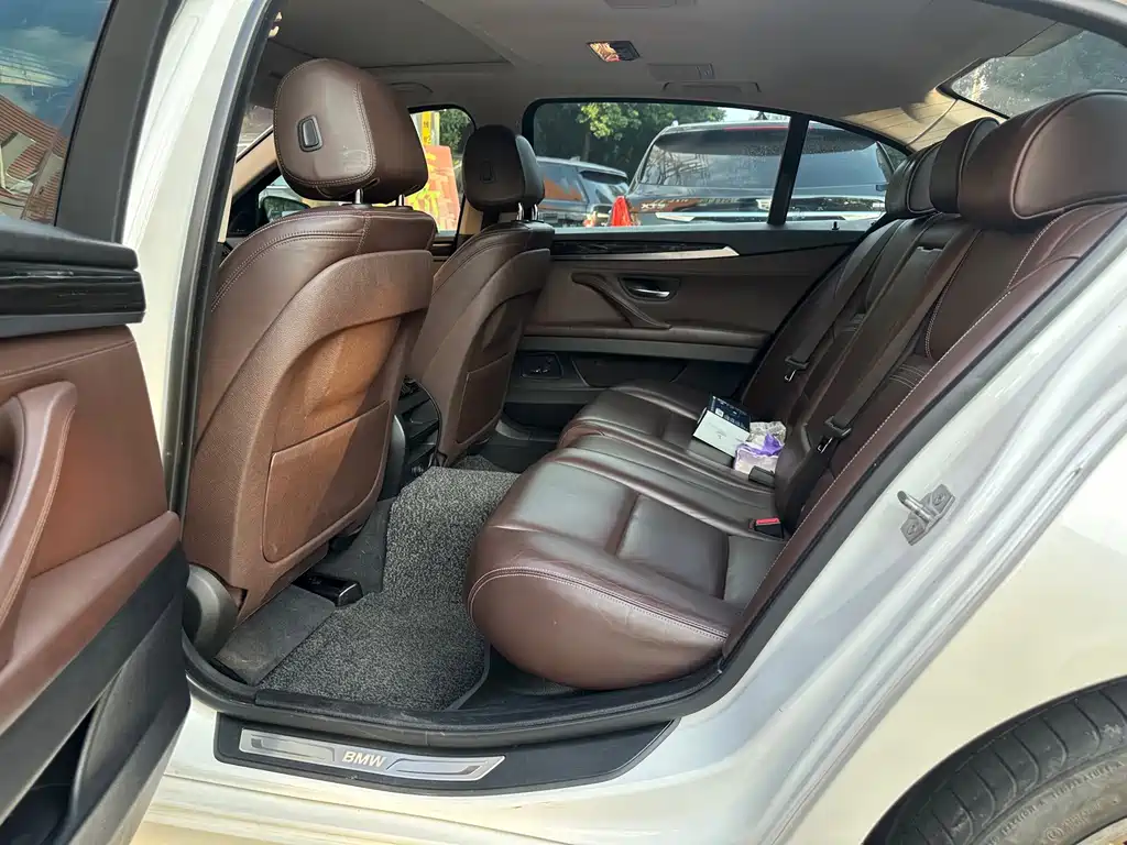 BMW 5 Series — миниатюра 11
