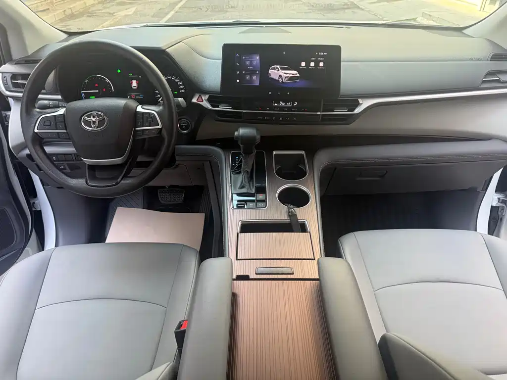Toyota Granvia — миниатюра 12