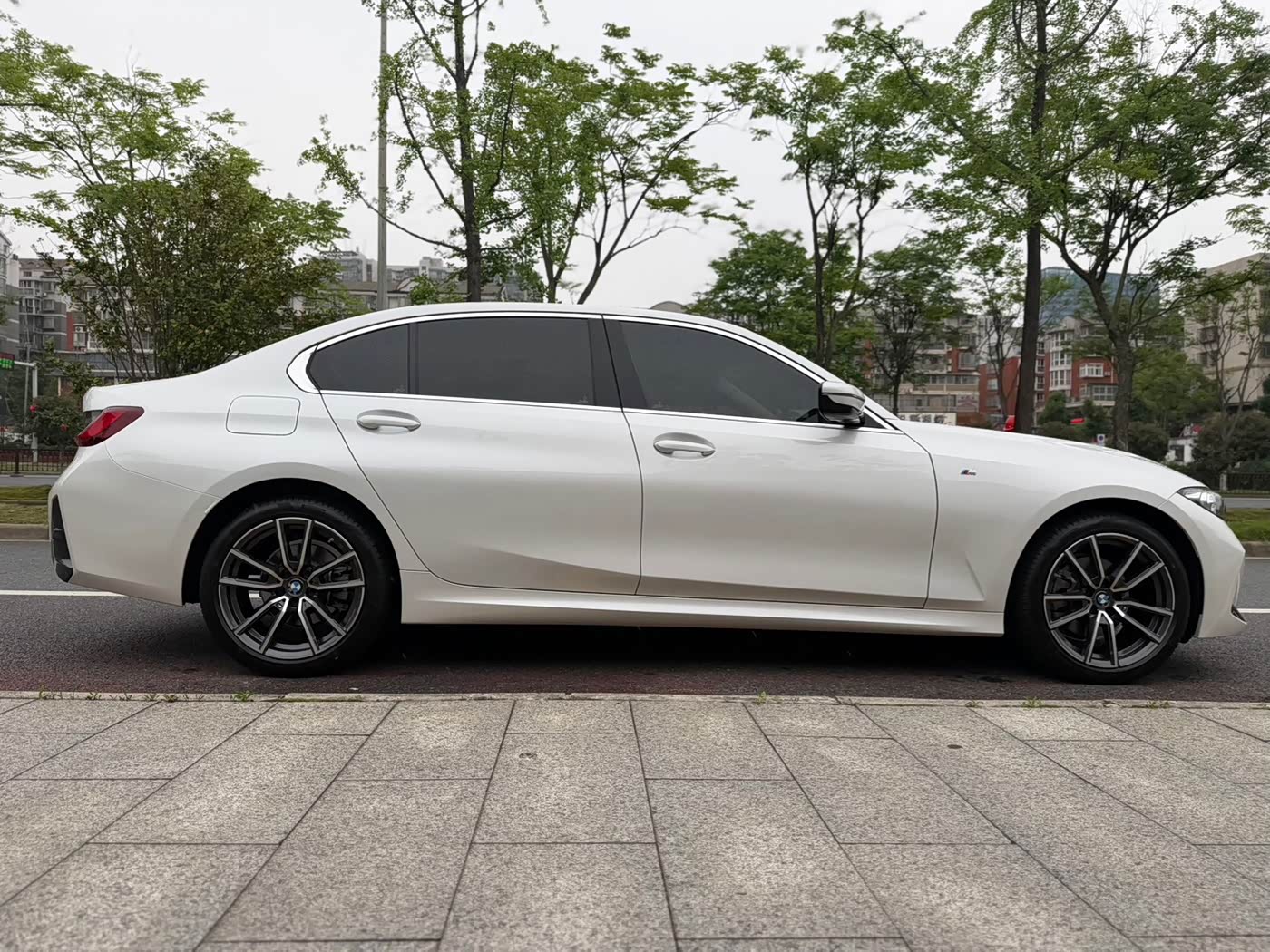 BMW 3 Series 2.0 л 2023 г. Белый, пробег 41000 км
