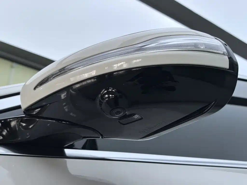 Mercedes-Benz E-Class — миниатюра 32