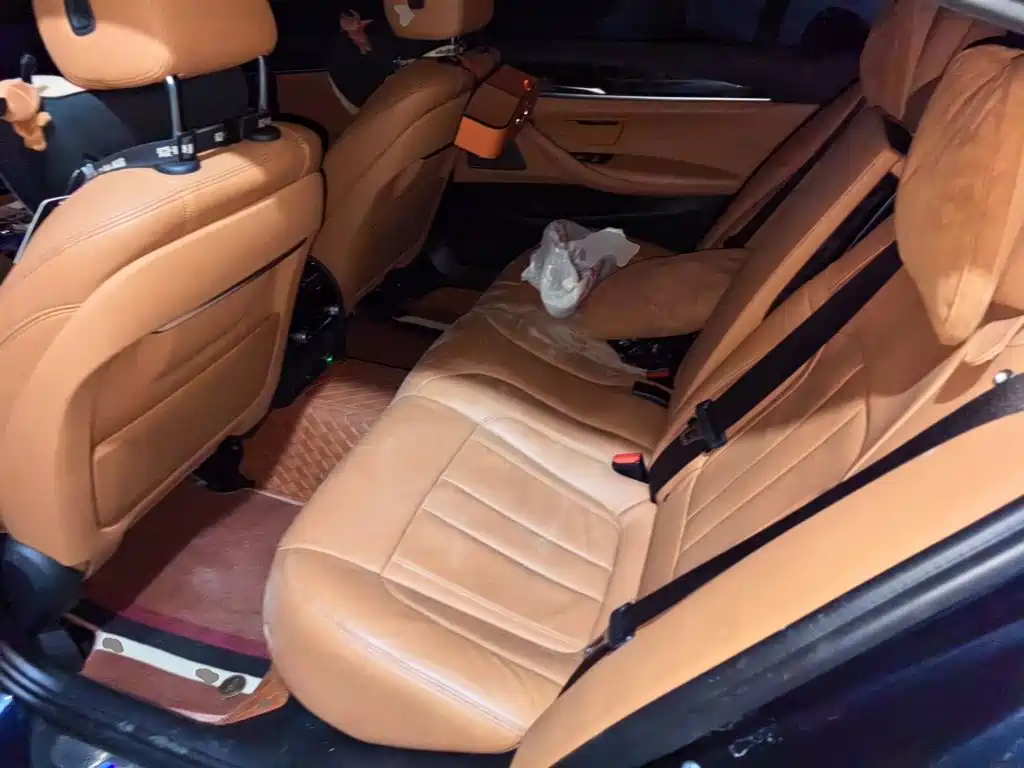 BMW 5 Series — миниатюра 13