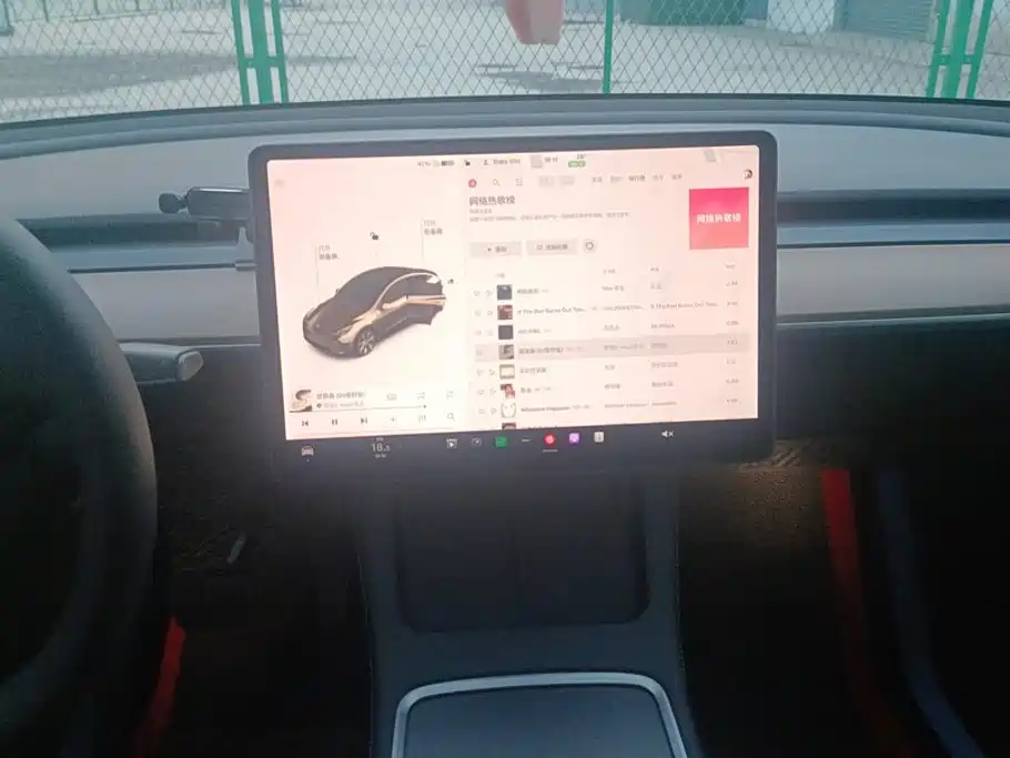 Tesla Model Y — миниатюра 13