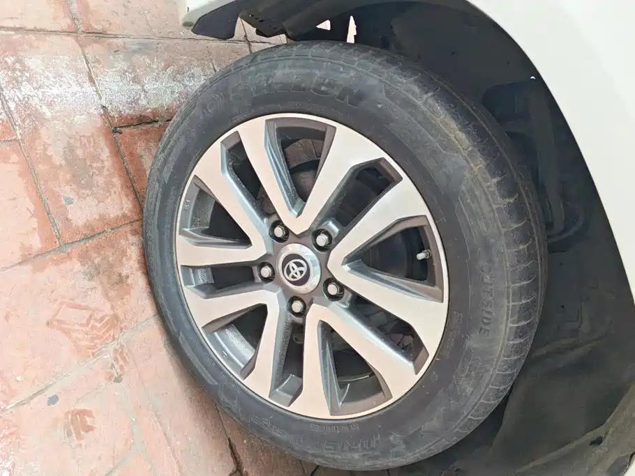 Toyota Land Cruiser — миниатюра 6