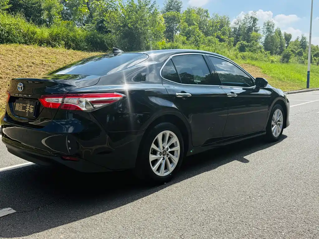 Toyota Camry — миниатюра 6