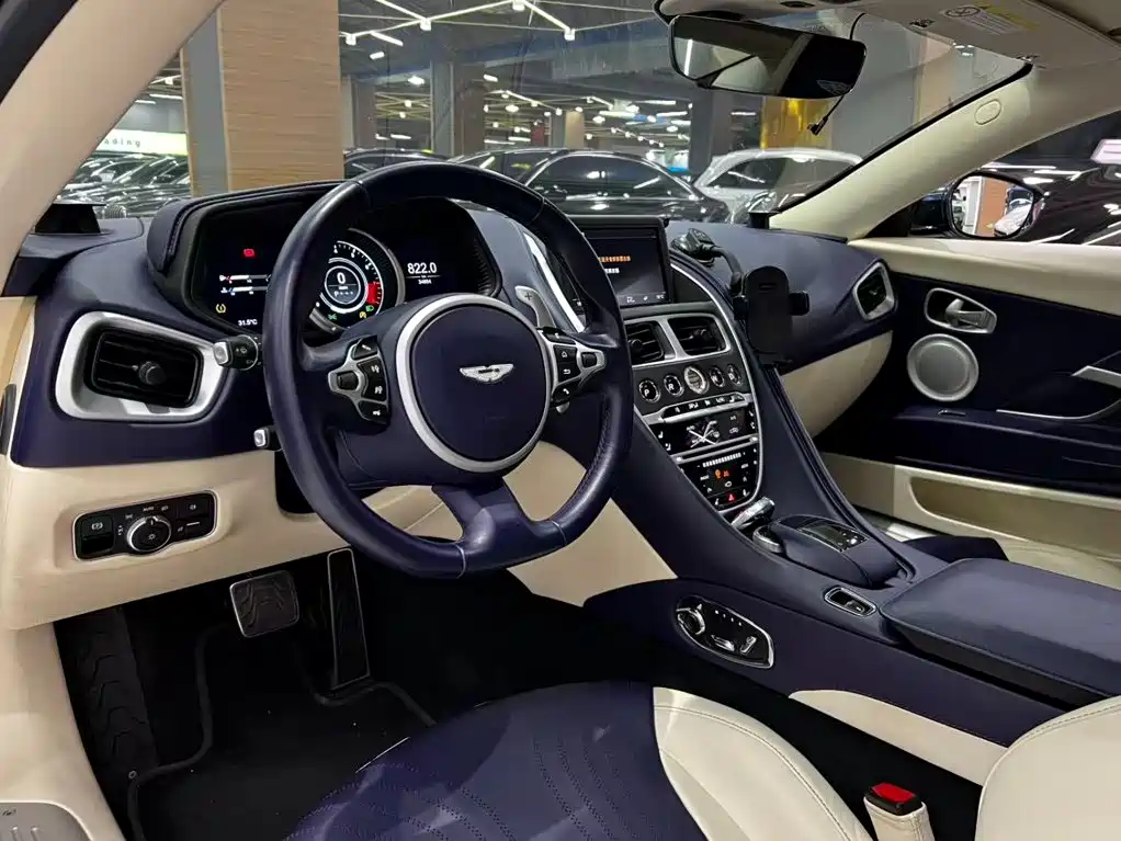 Aston Martin DB11 — миниатюра 5