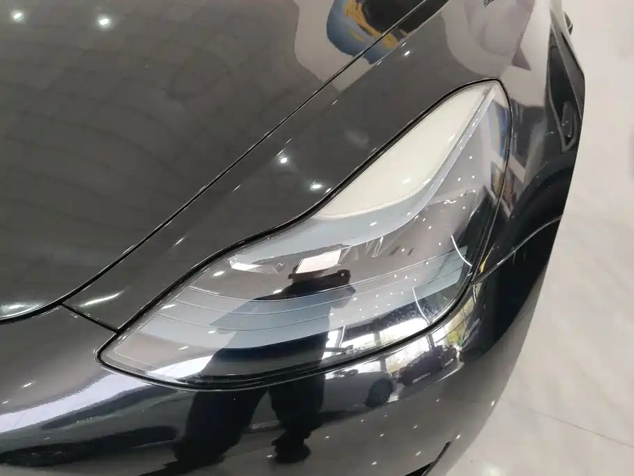 Tesla Model 3 — миниатюра 5