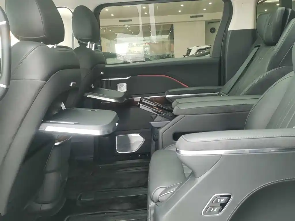 Hongqi Hongqi HQ9 PHEV — миниатюра 6