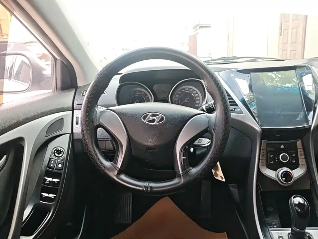 Hyundai Elantra Langdong — миниатюра 11