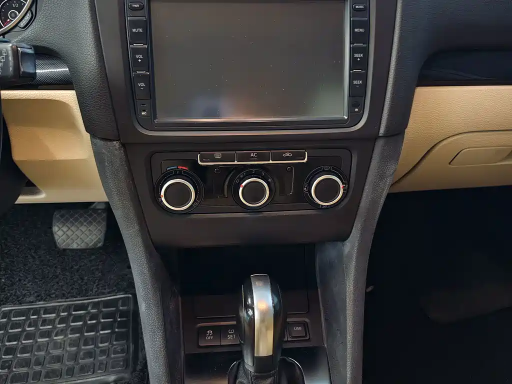 Volkswagen Golf — миниатюра 13