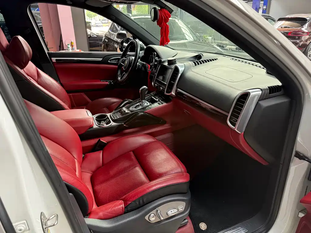 Porsche Cayenne — миниатюра 13
