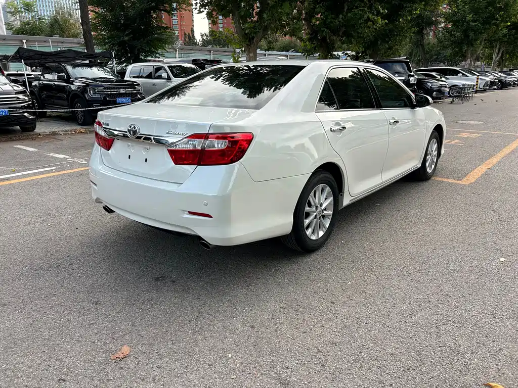 Toyota Camry — миниатюра 4