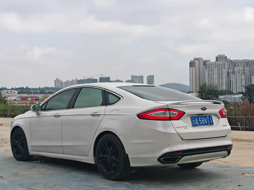 Ford Mondeo — миниатюра 7