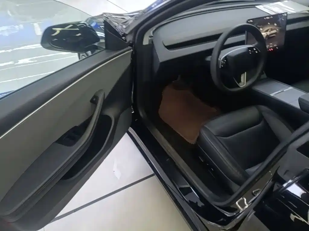 Tesla Model 3 — миниатюра 16