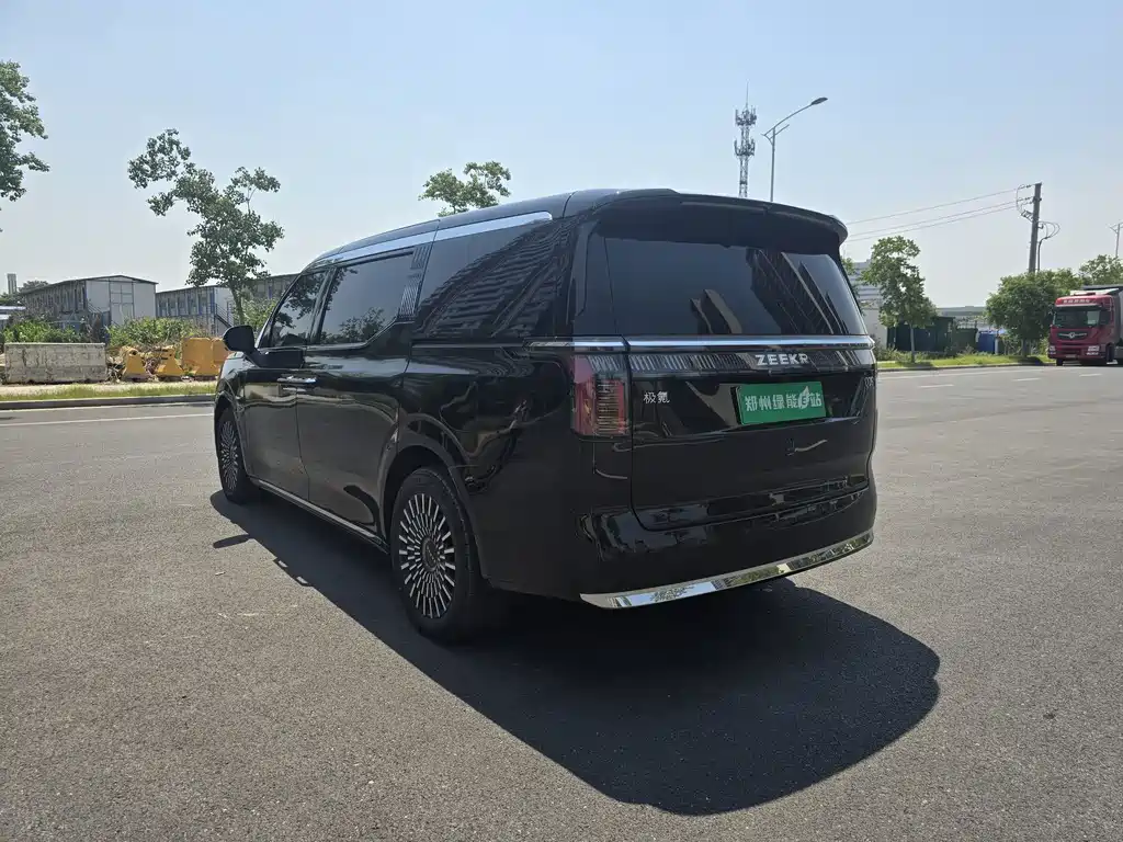 Zeekr 009 2024 мест Executive 108kWh