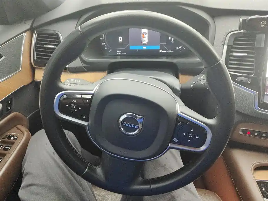 Volvo XC90 — миниатюра 15