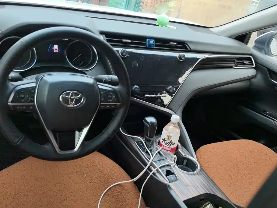 Toyota Camry — миниатюра 12