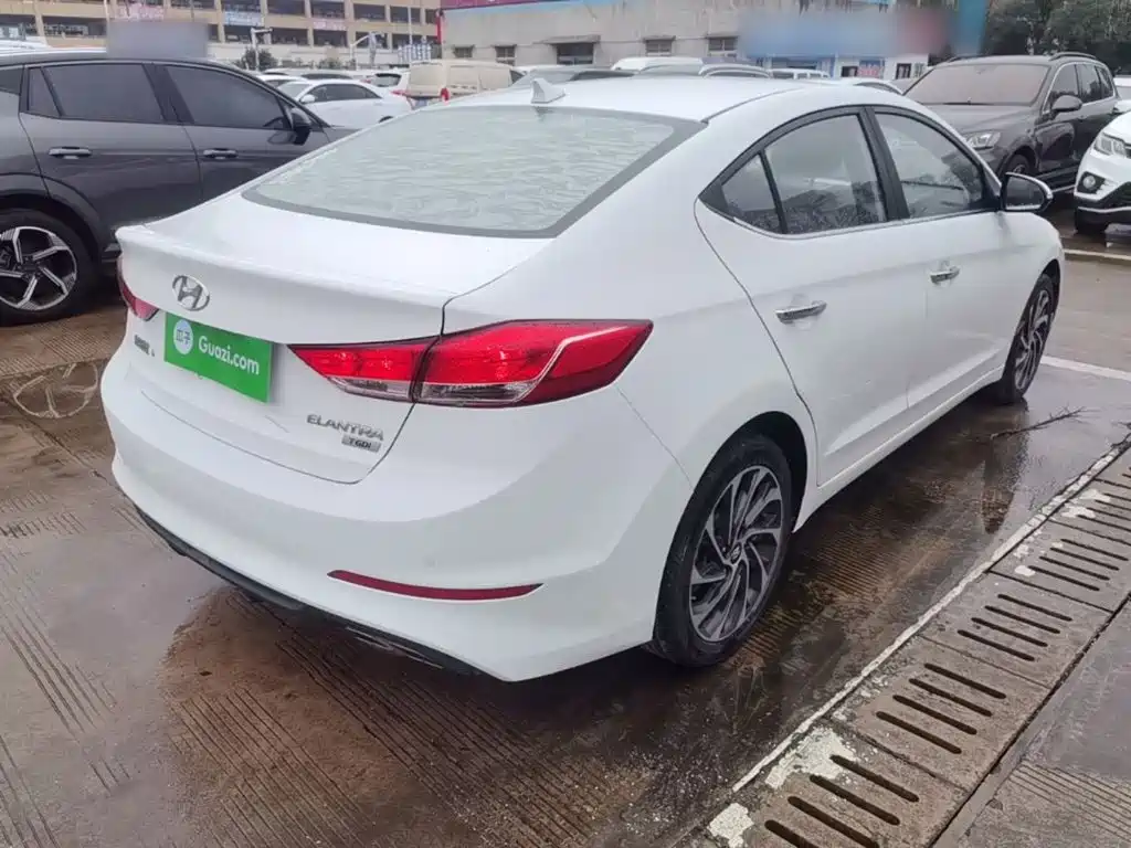 Hyundai Elantra — миниатюра 7